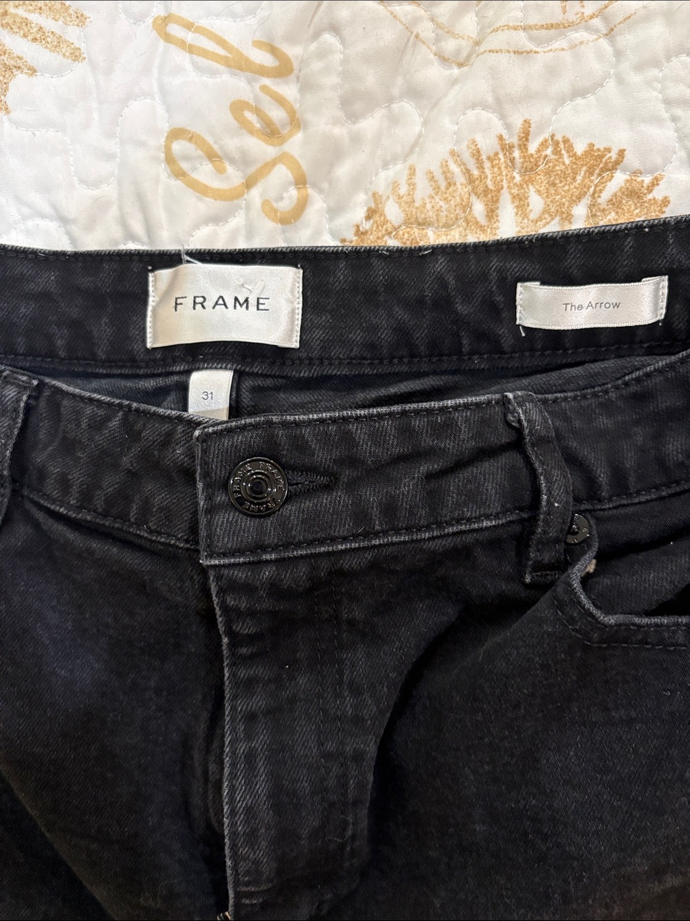 Frame Denim The Arrow High-Rise Jeans in Black Wash